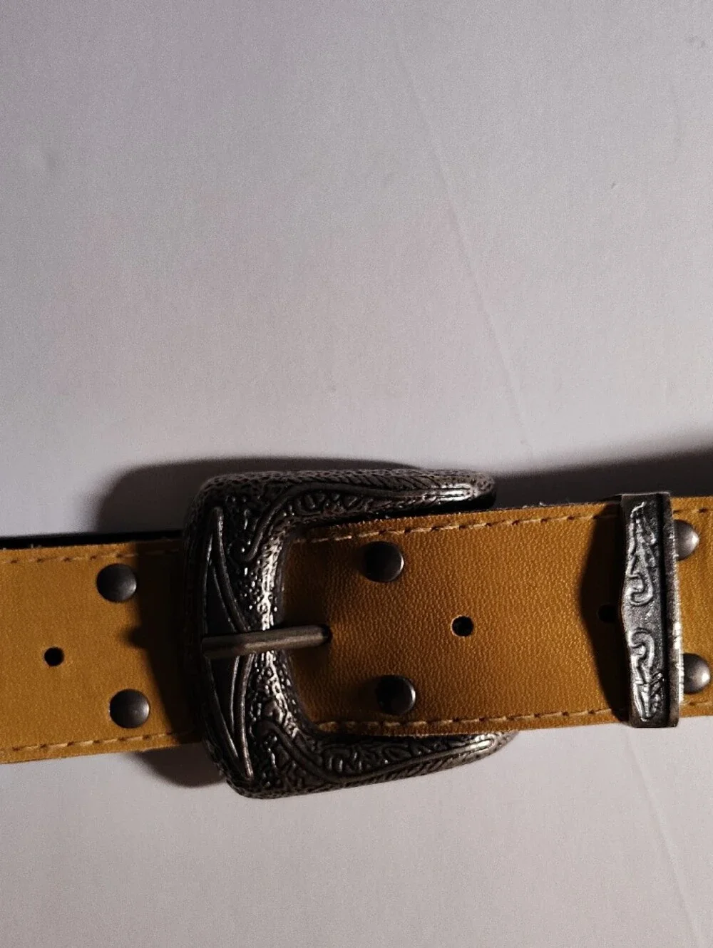 Women's Size S/M  Tan Leather Belt with Decorative Silver Buckle WM